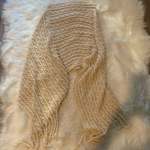 🚨5 for $20 Bebe Crochet Sweater Poncho Winter white One Size